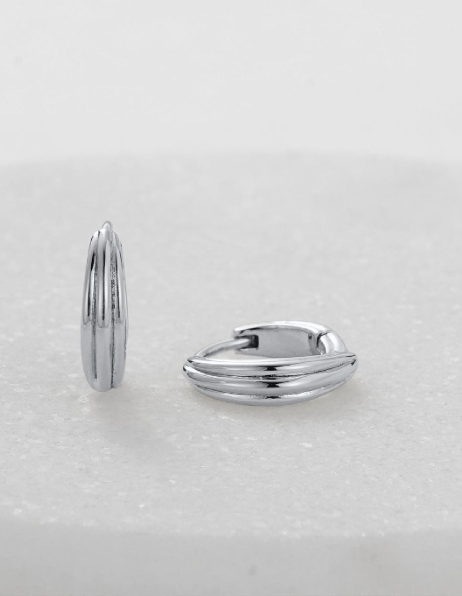Paris Huggie - Silver - Zafino